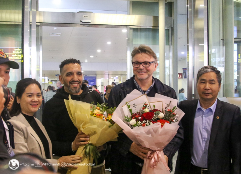 Philippe Troussier arrives in Vietnam, stays ready for a new mission